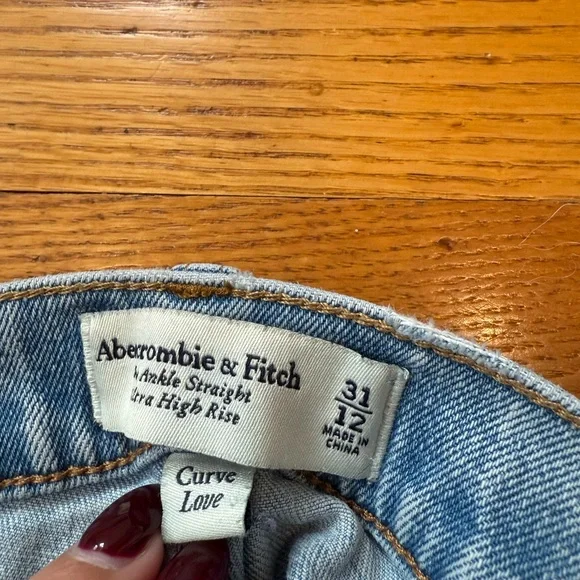 Abercrombie & Fitch Classic Blue Jeans - Picture 2 of 3